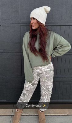 Fall Camping Outfits, Camp Pants, Chelsea Houska, Chelsea Deboer, Trendy Mom Outfits, Winter Pants Outfit, Colorado Outfits, Mommy Outfits, Camo Outfits