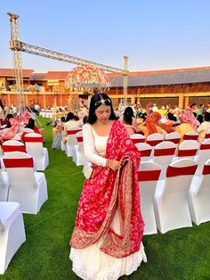 Dupatta Style On Lahenga, Ways To Style Duppata On Lehenga, White Lengha With Red Dupatta, Traditional Festival Lehenga With Dupatta, White N Red Lehenga, White Lehenga With Red Dupatta, Red And White Lehenga, Simple Lehenga, Latest Bridal Lehenga