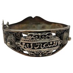 Antique Moorish North Africa Silver Cuff Bracelet. Antique Tunisian, Algeria or Moroccan silver cuff. In good condition, sturdy and high quality design, Maker's mark on outer edge. A well made silver bracelet from North Africa from the French Colonial Times. The Arabic calligraphy is stylized Arabic script. This type of bracelet was produced for European rather than local consumption and were mentioned in the seminal work of Paul Eudel: Dictionnaire des bijoux de l'Afrique du Nord : Maroc, Algérie, Tunisie, Tripolitaine (1906). They were known as "Meqiâsat Tounès" or Tunis bracelets, because they mimic a style of bracelet that was originally made in Tunis after the Turkish Islamic design. Vintage Moorish Etruscan Style Silver Filigree Hinged bangle with Islamic Arabic Calligraphy. A beauti Handmade Antique Jewelry, Yellow Gold Cuff Bracelet, Victorian Style Jewelry, Arabic Script, Diamond Cuff Bracelet, Colonial Times, French Colonial, Gold Bangle Bracelet, Maker's Mark