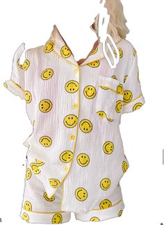 Trendy Summer Sleepwear For Sleepovers, Playful Summer Sleepwear, Cute Short Sleeve Sleepwear For Vacation, Playful White Summer Sleepwear, Fun Summer Sleepwear For Pajama Party, Cute Relaxed Fit Pajama Shorts, Playful Yellow Loungewear Tops, Trendy White Sleepwear For Loungewear, Playful Yellow Sleepwear For Pajama Party