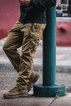 Mens Outdoor Style, Sports Trousers Men, Gurkha Pants, Cargo Pants Outfit Men, Tactical Wear, Wrinkled Clothes, Pants Outfit Men