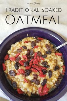 Traditional Soaked Oatmeal with Raisins and Goji Berries Soaked Oats Recipe, Oatmeal For Breakfast, Breakfast Dessert Recipes, Bowl Of Oatmeal, Overnight Recipes, Healthy Bowl, Overnight Oatmeal Recipes, Breakfast Oatmeal Recipes