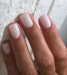 Milk bottle manicure is the new trend. Discover why. #milkbottlemanicure #milknails #milkbottlenails Ombre Nail Design, Toes Nails, Unghie Sfumate, Classy Nail, Her Nails, Summer Nails Colors