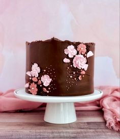 #chocolatecake #roughedgecake #moodycake #buttercreamflowers #buttercreamcake #pipedflowers #birthdaycake #flowercake #floralcakes #brownandpink #texturedcake #beautifulcakes #cakedecorating #cakesofinstagram #cakegram #wiltoncakes #cakeoftheday #cakelover #sprinklescake #cakeboss #cakephoto #foodphotography #foodphotos #chicagocakes #chicagofoodie Chocolate Spring Cake, Chocolate Cake Decoration Flowers, All Chocolate Cake Decorations, Pink And Brown Cake Ideas, Pink And Brown Birthday Cake, Chocolate Cake With Pink Frosting, Pink And Chocolate Cake, Chocolate Cake With Pink Decorations