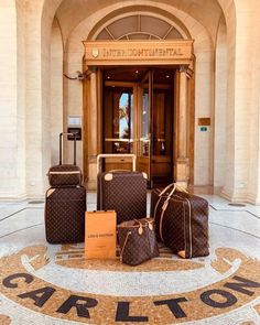 🥰 Luxury Luggage, Cute Luggage, Louis Vuitton Luggage, Fake Designer Bags, Latest Bags, Luxury Lifestyle Dreams, Luxe Life, Luxury Purses, Hermes Handbags