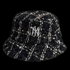 One size  tweed material Trendy Winter Streetwear Bucket Hat, Casual Bucket Hat For Fall, Casual Fall Bucket Hat, Black Casual Tweed Hat, Casual Black Tweed Hat, Casual Tweed Hat With Curved Brim, Skull Cap Beanie, Skull Cap, New York Yankees