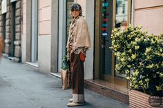 Ana Gimeno Brugada Archives - STYLE DU MONDE | Street Style Street Fashion Photos Fashion Show Backstage, Video Production, Photography And Videography, Front Row, Street Fashion, Fashion Photo, Style Fashion, Duster Coat