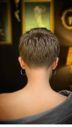 Buzzed Hair Women, Best Haircuts For Women, Edgy Short Haircuts, Short Spiky Haircuts, Buzzed Hair, Buzz Cuts, Short Hair Images, Really Short Hair, Best Haircuts