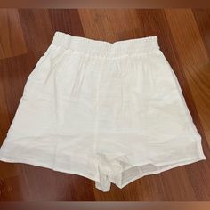 Brand: Petal And Pup Style Name: Ruby Shorts Condition: Nwt Size: Xs Color: White -See Screenshot For More Details White Bottoms With Short Inseam For Day Out, Casual White Beach Bottoms, Beachwear Cotton Shorts, White Bottoms With Elastic Waistband, Short Length, White Bottoms With Elastic Waistband For Day Out, White Bottoms With Elastic Waistband In Short Length, Casual White Short Bottoms, Casual White Short Length Bottoms, Cotton Beachwear Bottoms Short Length