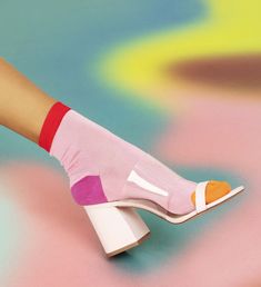 The slinky viscose Grace Ankle sock is a must-have. This powerful color combination reinvents feminine pink by combining it with heel in a deep shade of… Pink Toes, Ankle Sock, Ankle Socks Women, Green Heels, Happy Socks, Socks And Hosiery, Ankle Socks, Color Combination, Retro Inspired