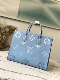 Size : 35*28*15cm Worldwide Free Shipping through FedEx or DHL. Includes Shipping bags, dust bag sleeper, care manual, booklet, tag. Lv Multi Pochette, Sac Louis Vuitton, Louis Vuitton Multi Pochette, Lv Pochette, Girly Bags, Luxury Purses, Lv Monogram, Monogram Bag, Pretty Bags