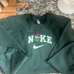 Nwot Never Worn, Xl Nike Grinch Sweatshirt Nike Grinch Sweatshirt, Grinch Sweatshirt, Nike Jumper, Purple Crewneck, Black Hooded Sweatshirt, Black Crewneck Sweatshirt, Tops Nike, Nike Crewneck, Nike Sweatshirt