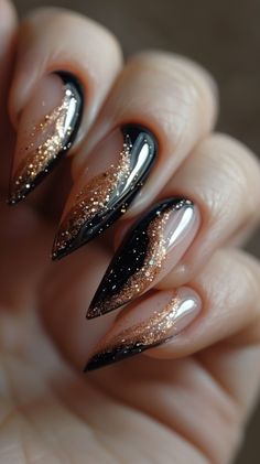 Spring Nail Designs Year End Nails, Chrome Stilletos Nails, Gothic Bridal Nails, Black Magic Nails, Black Gold Chrome Nails, Black Dress Nails Ideas, Steam Punk Nails, Gold And Black Nail Designs, Black Gel Nail Designs