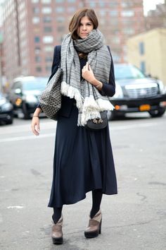 Introducing the blanket scarf, picks from Zara to Asos and shop the best blanket scarves of the season. Cozy Scarf Outfit, Scarf Street Style, Emily Weiss, Charlotte Rampling, Big Scarf, Knit Accessories, Chunky Scarf, Scarf Outfit, Cozy Scarf