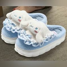 Nwt Sanrio’s Cinnamoroll Slippers Size 38-39 Official Sanrio License Cinnamon Roll Sanrio Items, Cute Sanrio Clothes, Cinamoroll Stuff, Cinnamon Roll Clothes, Cute Sanrio Icons, Cinnamoroll Slippers, Cinnamoroll Bedroom, Cinnamoroll Items, Cinnamoroll Merch