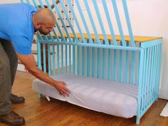 Baby Crib Diy, Diy Dog Crate, Dogs Diy Projects, Dog Kennel Furniture, Diy Dog Kennel, Diy Crib, Diy Dog Bed, Dog Crate Furniture, Dog Cages