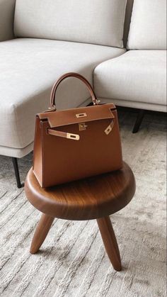 Hermes Kelly Gold, Hermes Kelly 25 Outfit, Hermes Kelly Bag 25, Kelly 25 Hermes, Hermes Birkin 25 Gold, Kelly Hermes Bag, Kelly Bag Hermes, Vintage Hermes Bag, Trending Bags