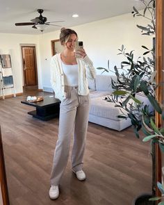 Buisness Casual Outfits, Trendy Business Casual Outfits, Buisness Casual Women, Trousers Women Outfit, Cute Business Casual, Buisness Casual, Sneakers Outfit Casual, Dress Pants Outfits, Casual Work Outfits Women