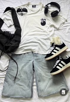 Outfit Aesthetic Men Summer, Graphitii Art, Summer Outfits Men Aesthetic, Y2k Aesthetic Men, Y2k Style Men, Men Poses, Poses Men, Strong Men, Summer Outfits Men Streetwear