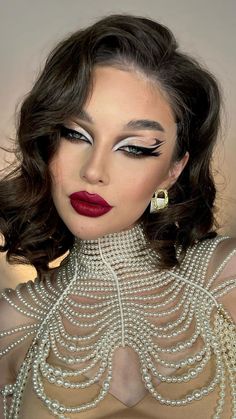 Burlesque Makeup, Rouge Makeup, Makeup Illustration, Show Makeup, Halloween Makeup Inspiration, Beautiful Eye Makeup, Colorful Eye Makeup, Stage Makeup