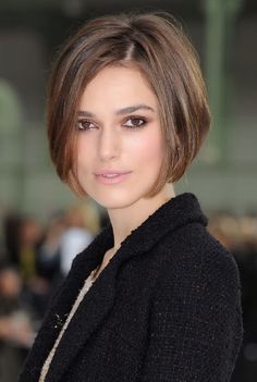 The 5 Best Haircuts for Square Faces Graduated Bob Hairstyles, Trendy We Fryzurach, Haircut For Square Face, Square Face Hairstyles, Cute Short Haircuts, Bob Hairstyles For Fine Hair, Short Bob Haircuts, Cute Hairstyles For Short Hair