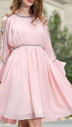 Frock Fashion, Mode Turban, Stylish Short Dresses, Girls Frock Design, Fashion Drawing Dresses, Trendy Dress Outfits, Sleeves Designs For Dresses, Stylish Party Dresses, Frocks For Girls