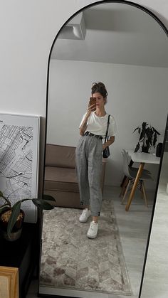 Summer Outfits 2023 Work Casual, Out Shopping Outfit, Suit Pants Outfit Casual, Gen Z Office Outfit, Comfy Business Casual Outfits, Comfy Office Outfit, Outfits Frescos, Outfit Minimalista, Neat Casual Outfits