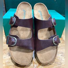 Brand New Eastland Cambridge Sandal In Dark Walnut. Full Lined Leather Upper. Brown Casual Clogs For Vacation, Casual Brown Clogs For Vacation, Brown Slip-on Clogs For Vacation, Comfortable Brown Clogs For The Beach, Brown Mules With Cork-bed Midsoles For The Beach, Brown Round Toe Footbed Sandals For Beach, Brown Adjustable Closed Toe Footbed Sandals, Brown Clogs With Cushioned Footbed For Beach, Brown Beach Clogs With Cushioned Footbed