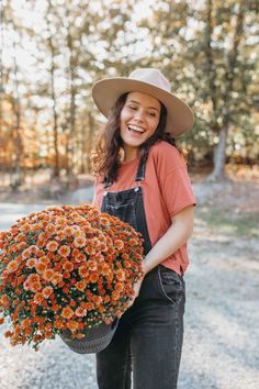 Farmer Lifestyle, Keep A Notebook, Get Into Shape, Farmer Girl, Farm Clothes, Flower Farmer