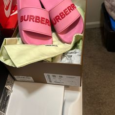 Good Condition Burberry Shoes Women, Burberry Slides, Burberry Sandals, Burberry Pink, Kelly Cut, Louis Vuitton Cap, Louis Vuitton Jewelry, Louis Vuitton Belt, Burberry Belt