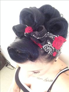 Pinup hair http://thepinuppodcast.com shares this images to support pin up and rockabilly artists, models and photographers. Vintage Hairstyle, Pinup Hair, Rockabilly Looks, Victory Rolls, Foam Rollers, Hairstyles Curls