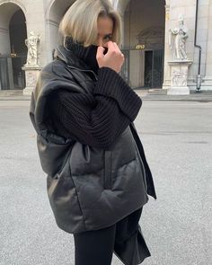 Gilet Outfit, Warm Outfits, Outfit Inspo Fall, Up Girl, Mode Inspiration, Puffer Vest, Winter Fashion Outfits, Street Style Outfit, Western Outfits