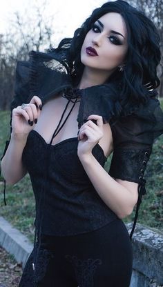 Punk Girls, Chica Cool, Goth Model, Gothic Models, Style Steampunk, Goth Look, Victorian Goth, Goth Women, Goth Beauty