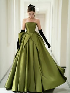 Beautiful Gown Designs, Tight Dress Outfit, Elegant Outfit Classy, Gowns Dresses Elegant, Fancy Wedding Dresses, Gowns Prom, Prom Dress Inspiration, Photoshoot Dress, Ball Gowns Evening