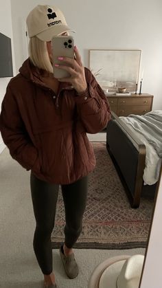 Athleisure Fall Outfit Ideas, Birkenstock Clog Aesthetic, Boston Clogs Outfit Comfy, Birkenstock Boston Leggings, Birkenstock Suede Clogs Outfit, Suede Birkenstock Outfit, Birkenstock Boston Outfit Women Winter, Birkenstock Mink Clogs Outfit, Boston Suede Birkenstock Outfit