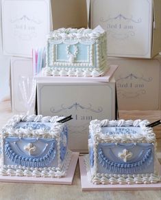 there are three cakes that have been made to look like purses