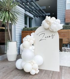 Engagement Party Balloons, Engagement Party Backdrop, White Engagement Party, Classic Wedding Details, Backyard Engagement Parties, Engagement Party Themes, Engagement Balloons, Bridal Shower Balloons