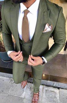 Men Suit Wedding, Green Suit Men, Olive Green Suit, Mens Wedding Suits, Green Wedding Suit, Olive Green Weddings, Groom Wedding Attire, Branding Inspo, Wedding Suits Groom