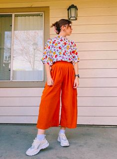 Dressing Colorfully: How to Wear Color — Tiny Acorn Fun Aesthetic Outfits, Casual Funky Outfits, Colorful Comfy Outfits, Colorful Teacher Outfits, Analogous Outfit, Orange Pants Outfit, Dopamine Design, Queer Aesthetic