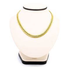 Binenbaum Antiques & Jewelry - This exquisite vintage 18k yellow gold curb link necklace exudes timeless elegance. Featuring a graduated design (8.5mm to 5.5mm) and a Dutch 750 hallmark, its 42cm length and secure safety clasp ensure both style and functionality. Pre-loved with light wear, it’s a true collector’s piece. Dutch 750 hallmark.