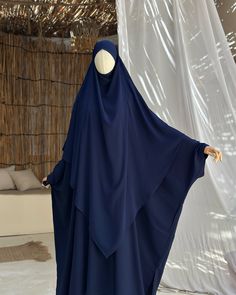 the Daily Khimar - Navy Blue 💙 • khimar pointu • 1m55 à l’arrière pour un effet long et couvrant • bandeau non doublé • en Wool Peach • made in Egypt les full look bleu marine on en parle ??? accompagné de l’ensemble Eyra ce combo est majestueux اللهم بارك disponible sur basmastour.com Halal Clothes, Blue Hijab Outfit, Blue Hijab, Hijab Ideas, Diy Bracelets With String, Hijabi Fashion Casual, Everyday Fashion Outfits, Latest Mehndi Designs, Full Look