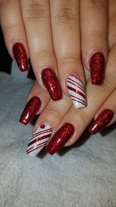 Christmas Nail Designs Acrylic, Unghie Nail Art, Red Christmas Nails, Holiday Nail Designs, Fancy Nails Designs, Nails 2022