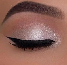 Sliver Makeup, Prom Makeup Silver, Silver Eyeshadow Looks, Black And Silver Eye Makeup, Silver Glitter Makeup, Silver Glitter Eye Makeup, White Eye Makeup, Black And White Makeup, Silver Eye Makeup