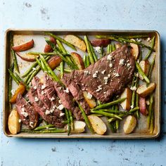 steak and green beans with potatoes on a tray