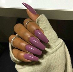 10 Nail Polish For Dark Skin Tones to Compliment The Beauty Mauve Nails, Unghie Sfumate, Summer Acrylic Nails, Short Acrylic Nails, Nail Arts, Purple Nails, Gorgeous Nails, Nail Polish Colors