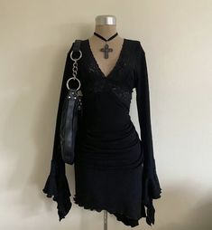 Virgincore Aesthetic, Goth Graduation Outfit, Fancy Goth Outfits, Girly Punk Outfits, Goth Aesthetic Fashion, Alt Goth Outfits, Summer Goth Outfits