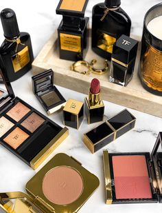 Luxury Makeup Brands, Tom Ford Makeup Aesthetic, Tom Ford Packaging, Cool Makeup Packaging, Luxury Makeup Aesthetic, Makeup Products Foundation, Glamour Vanity, Luxury Makeup Products