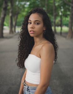 Faceclaims Female Black Hair, Columbian Girls, Sunkissed Skin, Textured Curly Hair, Hair And Beauty Salon, Girl Inspiration, Brown Girl, Real Girls, Instagram Models