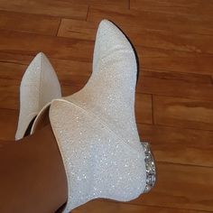 Stylish Ankel Boot Shoes Glitter, Glitter Boots, Chic Shoes, Glitter Shoes, Wedding Shoe, Bootie Boots, Ankle Boots, Color White, Glitter