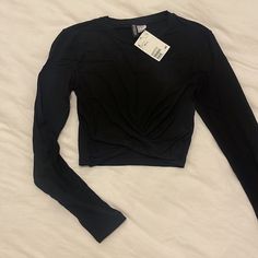 Nwt H&M Long Sleeve, Cropped With A Twist At The Bottom Top. Super Comfy Material. Glitter Crop Top, Sports Crop Tops, Grey Crop Top, Sequin Crop Top, Rib Knit Top, Twist Top, Ballet Fashion, Ribbed Crop Top, Crop Top Shirts